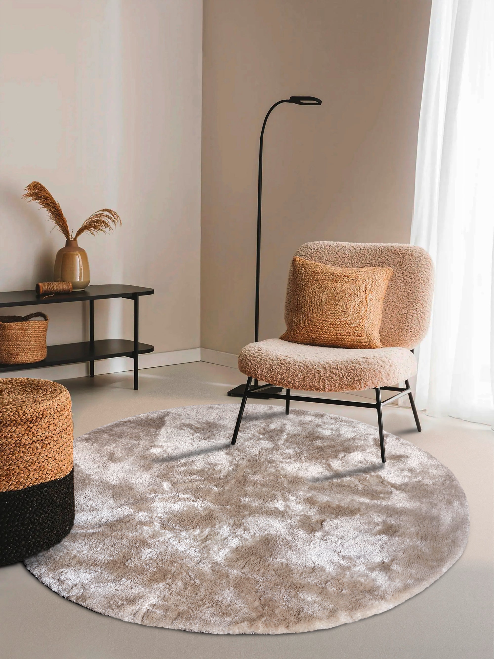 Elle Decoration Calida Rund Ryamatta, Syntet, Benvit
