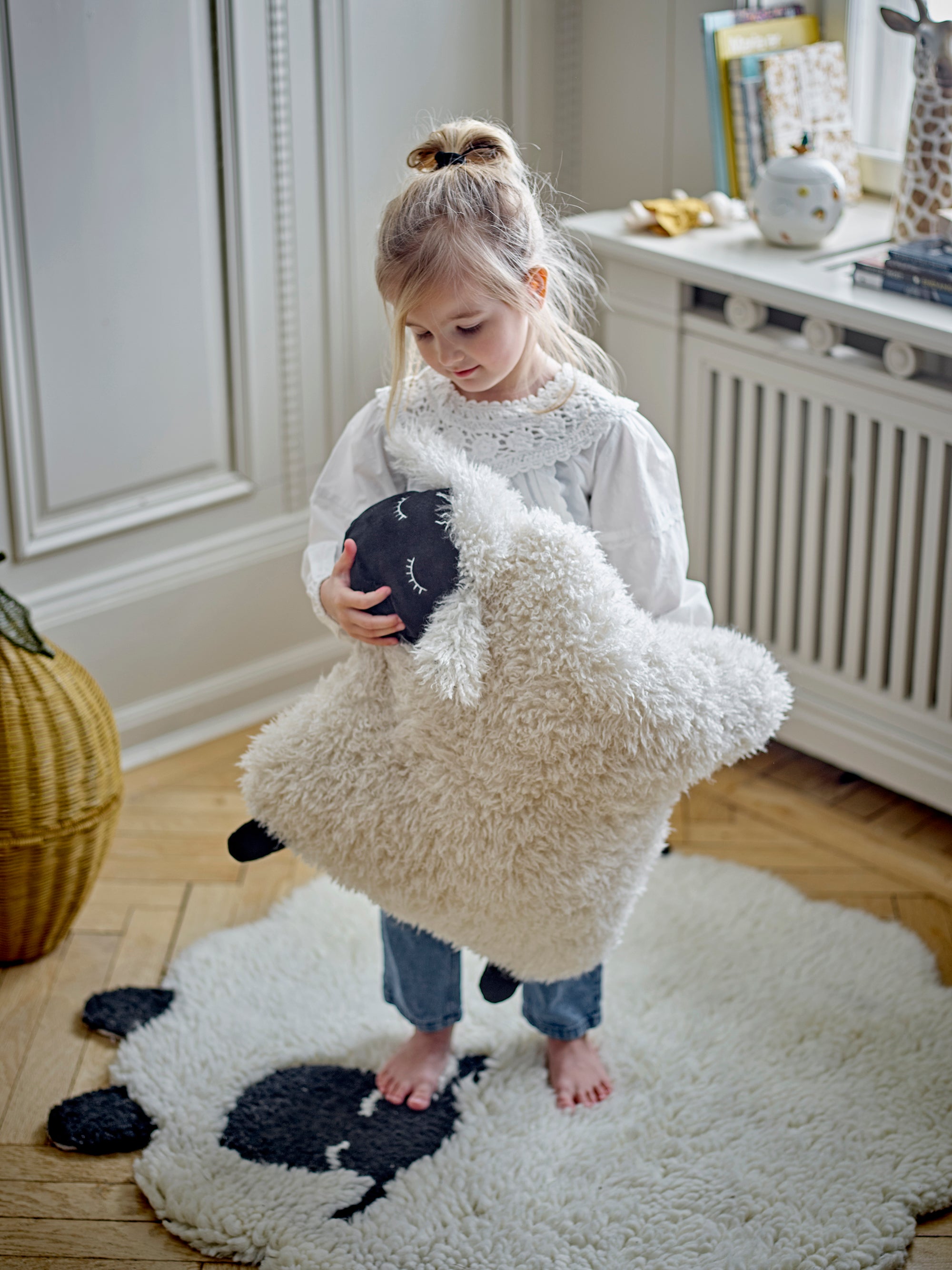 Bloomingville MINI Dolly-Fåret Matta, Ull, 84x84cm, Vit