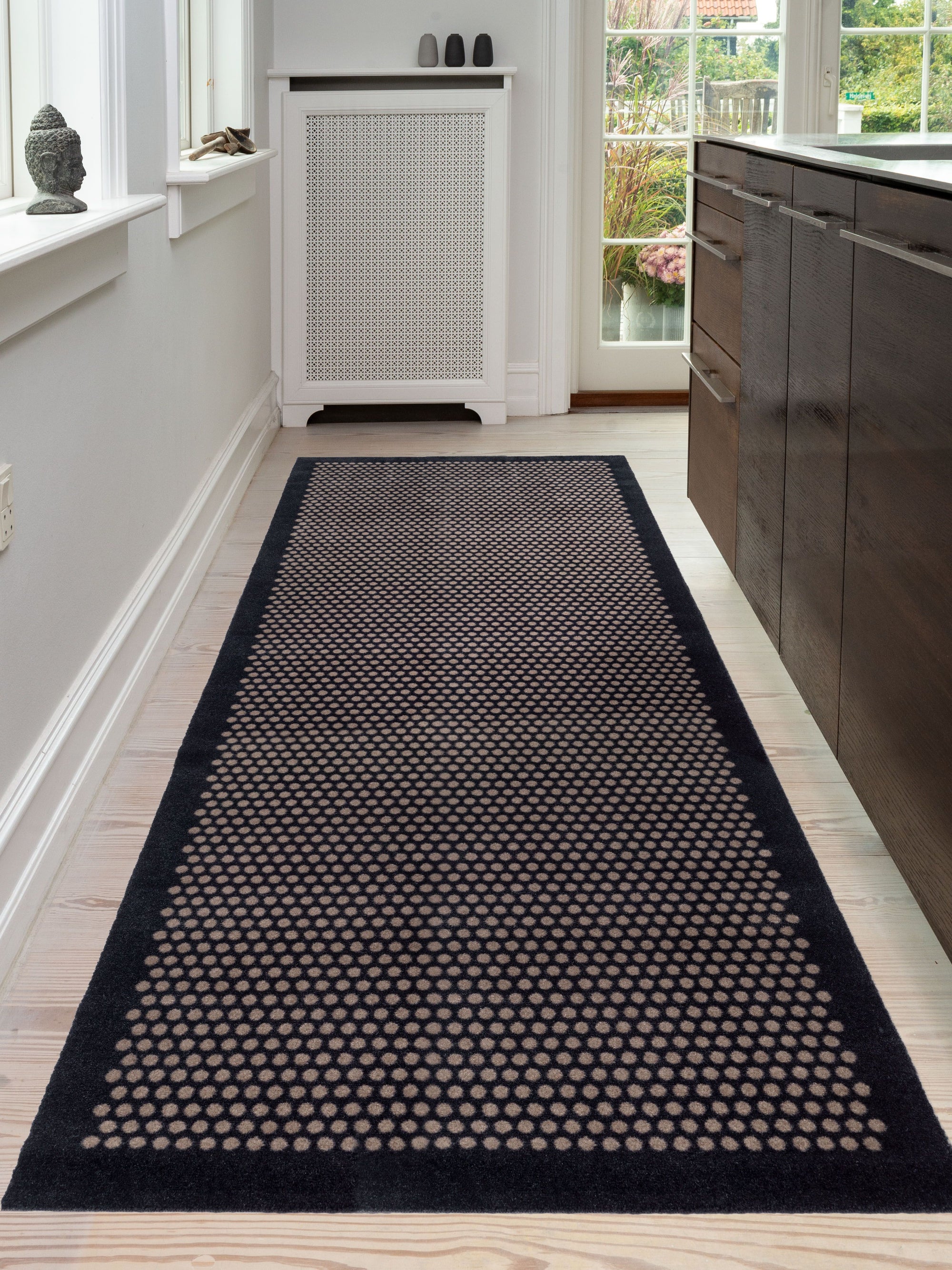 TICA Copenhagen Dot Gångmatta 100x300cm, Svart/Beige